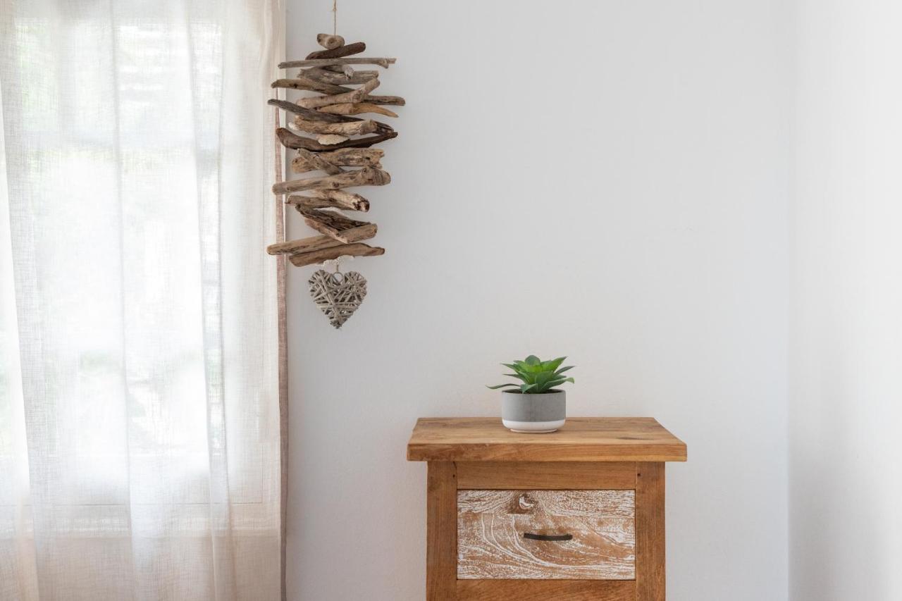 La Conque Du Trou D'Eau Apartment แซ็งต์-จีลส์-เลส์-แบ็งส์ ภายนอก รูปภาพ